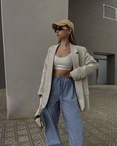 Pijama Pants Outfit, Trousers Summer Outfit, Pijama Pants, New York Outfits, Trouser Outfit, Beige Outfit, Trendy Outfits For Teens, Stories Ideas