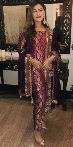 Bride at her post wedding dinner/ dawat ( wearing saher benish ) Broket Kurta Design, Sundowner Party Outfits Women, Sundowner Party Outfits, Banarsi Dress, Wedding Outfit Indian, Deep Purple Velvet, Outfit Indian, Indian Wedding Outfit, Velvet Dress Designs