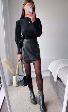 All Black Night Out Outfit Winter, Leather Mini Skirt Outfit 2022, Fall Transition Date Night Outfit, Work Event Outfit Evening, Eve Outfit, Outfit Trends, Autumn Outfit