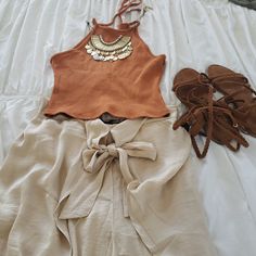 Beautiful Crop Top Chic Halter Top For Beach Season, Chic Tops For Beach Season Day Out, Chic Halter Top For Beach Season Day Out, Casual Summer Halter Top For Vacation, Casual Halter Top For Summer Vacation, Chic Crop Top For Beach In Fall, Brown Bohemian Crop Top For Spring, Bohemian Brown Crop Top For Spring, Bohemian Beach Crop Top For Fall