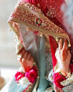 भारतीय दुल्हन संबंधी, शादी की तस्वीरें, Wedding Veil Styles, Indian Wedding Bride, Veil Styles, Bridal Photography Poses, Muslim Wedding Dresses, Bride Photoshoot, Wedding Photoshoot Poses