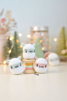 Spanish/English pattern and tutorial to make a mini Yeti amigurumi step by step. If you like mini amigurumi, with this guide you will be able to make a lot of adorable mini Yetis that everyone will want to have. You can even do it with or without horns, embroider the face as nice as you want. Pattern available in Spanish and English (U.S. Terms) * This is the pattern, not the finished amigurumi. If you want the finished amigurumi you can contact me by message on Etsy. This amigurumi is handmade Mini Amigurumi, Diy Crochet Projects, Unique Crochet, Learn To Crochet, Crochet For Beginners, Yarn Needle, Easy Projects, Amigurumi Pattern, Crochet Amigurumi