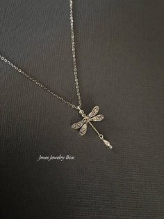 Cool Silver Necklaces, Dream Jewelry Silver, Dragonfly Accessories, Insect Necklace, Silver Dragonfly Necklace, Sand Dollar Necklace, Dragonfly Jewelry, Silver Flower Earrings, Dragonfly Necklace