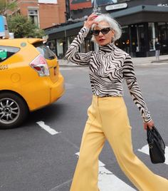 Yellow Pants Outfit, Crossing The Street, Yellow Pants, K Fashion, Outfit Trends