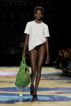 Bottega Veneta - Spring 2024 Ready-to-Wear https://www.vogue.com/fashion-shows/spring-2024-ready-to-wear/bottega-veneta/slideshow/collection#4 Runway 2024, Extraordinary Clothes, Milan Fashion Week Runway, Bottega Veneta Handbag, Tropical Summer, Summer 24, Aberdeen, Woven Dress