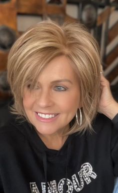 Blonde Bob Haircut, Easy Hair Cuts, Haircuts For Women Over 50, Natural Hair Mask, Choppy Bob Hairstyles, Short Haircuts For Women, Messy Short Hair, Hairdos For Short Hair