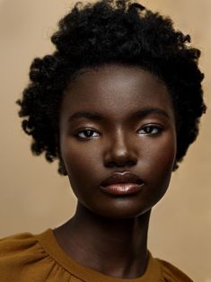 Headshot Poses, Face Face, Face Beat, Brown Makeup, Dark Skin Beauty, Beauty Shots, Beauty Portrait, Poses References, Dark Skin Women