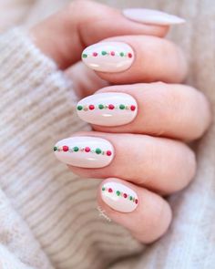 Transition To Christmas Nails, Basic Christmas Nail Designs, Dot Line Nails, Glittery Nail Tips, Simple Christmas Nails For Beginners, Christmas Dot Nail Art, Red And Green Polka Dot Nails, Dot Christmas Tree Nails, Diy Christmas Nail Art Easy