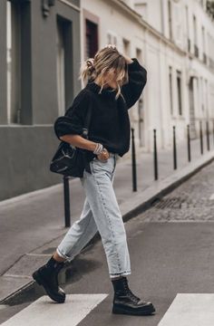 Autumn 24 Outfits, Trendy Mum Outfit, Portland Outfits Fall, Sporty Glam Outfits, Edgy Winter Outfits Rock Chic, Effortless Edgy Outfits, Mom Jeans Outfit Herbst, Autumn Outfits Casual Chic, Outfits Winter 2024 Women