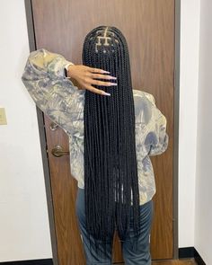 1,081 Likes, 7 Comments - 𝑯𝒐𝒖𝒔𝒕𝒐𝒏 𝑩𝒓𝒂𝒊𝒅𝒆𝒓 (@timelessartsbycocoandco) on Instagram: “◾️Large knotless braids ◾️Hip length 💃🏽💃🏽💃🏽💃🏽” Large Knotless Braids, Large Knotless, Cute Braided Hairstyles, Quick Braided Hairstyles, Cute Box Braids Hairstyles