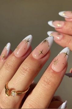 Nails Acrylic Inspo Medium, White French Tip With Gold Stars, Almond Star Nails Designs, Stars On Nails Design, Cute French Tip Nails Almond, White Nails With Gold Stars, Nail Art Designs Stars, Star Nails With French Tip, French Manicure With Stars