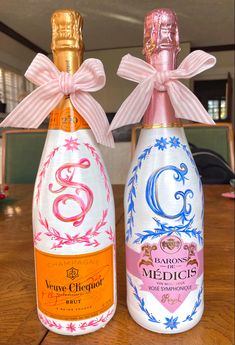 Pink and blue painted champagne bottles College Champagne Bottle, 21 Champagne Bottle, 21st Champagne Bottle, Painted Veuve Bottle, Pretty Champagne Bottles, Birthday Champagne Bottle, Painted Champagne Bottles, Outfit Inspo Preppy, Preppy Pictures