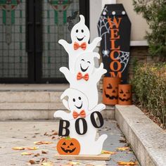 a halloween yard decoration with pumpkins, ghostes and boo's on it