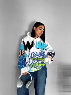 Weißer Oversize Graffiti Hoodie – Streetwear-Highlight! – Ablukaonline Artist Hoodie, Graffiti Prints, Graffiti Artist, White Hoodie, Fleece Hoodie, Hoodie Print