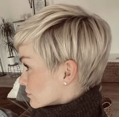 Womens Pixie Undercut, Short Hair Styles For Thick Hair Over 30, Classy Pixie Haircut Chic, Blonde Shaggy Pixie, Pixie Before And After, Sleek Pixie Haircut, Blond Pixie Haircut, Cropped Haircut For Women, Short Pixie Haircuts For Fine Hair