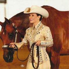 Cream/nude halter outfit - Brittany Morgan Daniel Ricardo, Halter Outfit, Western Jackets, Horse Clothes, Jacket Inspiration, Showmanship Jacket, Western Pleasure Horses, Horse Showing, Cowgirl Outfit