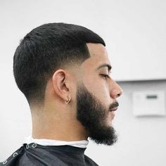 Buzz Cut Low Taper, Taper Fade Pelo Corto, Short Hair Taper Fade, Mảlboro Wallpaper, Different Types Of Fades, Fades For Men, Skin Taper, Bald Taper Fade