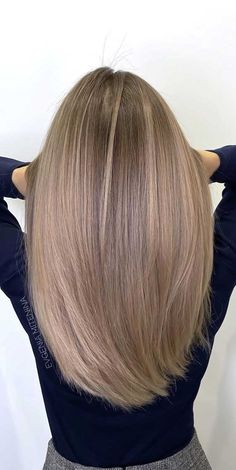 Best Hair Color Trends To Try In 2020 For A Change-Up Best Hair Color, Blonde Hair With Highlights, Brown Blonde Hair, New Hair Colors, Hair Inspo Color, Cool Hair Color, Hair Color Trends, Brown Hair Colors