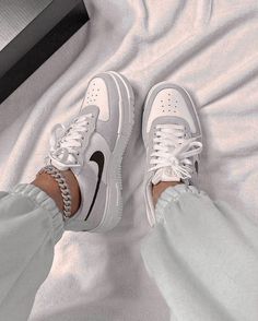 2023 Shoes Trends Women Sneakers, Women’s Heels, Cool Girl Shoes, Shoes That Go With Everything, Girl Shoes Sneakers, Sepatu Air Jordan, Wallpaper Nike, Cute Casual Shoes, Fall Vacation