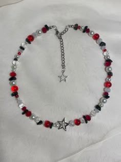 Crystal Pendant Beaded Necklace, Beaded Star Necklace, Pearl Beaded Jewelry, Necklace Beads Aesthetic, Emo Jewellery, Aesthetic Diy Jewelry, Alternative Necklace, Grunge Necklaces, Accessories Grunge