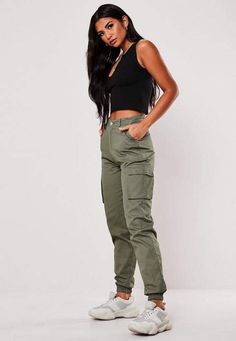 Outfits Trousers, Cargo Pants Women Outfit, Closet Upgrade, Coraline Aesthetic, Cargo Pants Style, Indie Clothes, Woman Pants, Winter Pants Outfit