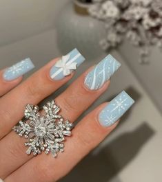 Blue Snowflake Nail Design, Blue Chrome Christmas Nails, Baby Blue Christmas Nails, Light Blue Christmas Nails, Light Blue Winter Nails, Simple Blue Nails, Blue Nails Winter, Blue Christmas Nails, Light Blue Nails