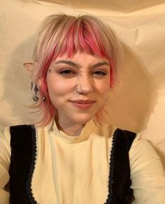 Shaggy Pink Hair, Pink Color Block Hair, Pink Shag Hair, Colored Mullet, Mullet Bangs, Skunk Hair Dye, Undercolor Hair, Kailee Morgue, Pink Haircut