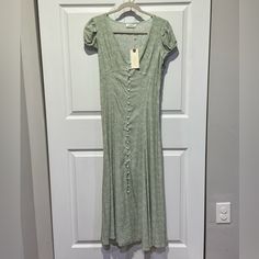 Flowy Green Maxi Dress With Floral Pattern. New/ Never Worn! Just A Tad Too Long For Me At 5’ 1” As I Don’t Like To Wear Heels. Looks Similar To The Last Photo, But No Collar. Green Buttoned Maxi Dress For Day Out, Summer Fitted Maxi Dress With Button Closure, Fitted Summer Maxi Dress With Button Closure, Short Sleeve Maxi Dress With Button Closure For Brunch, Fitted Maxi Dress With Button Closure For Spring, Maxi Dress With Button Closure For Brunch, Green Button-up Dress For Brunch, Green Fitted Button-up Maxi Dress, Casual Fitted Maxi Dress With Button Closure