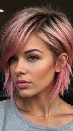 Best Makeovers for Blunt Cut with Pink Streaks - 51 Pink Hair Ideas: Natural Highlights 🦋 Pink Hair Streaks, Highlights Subtle, Short Purple Hair, Pink Hair Ideas, Pink Hair Color Ideas, Pink Hair Color, Pink Streaks, Curly Lob, Braided Styles