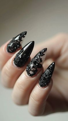 Black Nail Art