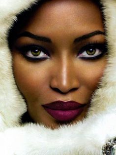 Naomi Campbell, British supermodel. She established herself among the top 3 most recognizable & in-demand models of the late 1980s - early 1990s. She is one of the 'Trinity" & of a larger "Big Six" group of models of her generation declared "Supermodels" by the fashion world. She was the 1st Black model to appear on the cover of French Vogue (which had previously refused Black models for its cover) & on American Vogue's important September issue. She is known for her attitude & abusive behavior. Simple Party Makeup, Makeup Tip, Lara Stone, Dark Lipstick, Linda Evangelista, Makeup Tips For Beginners, Smokey Eyes, Dark Skin Makeup, Looks Black