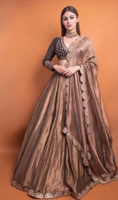 Mony Roy Lehenga, Silk Lehnga Outfit, Simple Indian Wedding Dress, Latest Designer Lehnga, Latest Lehnga Designs Wedding Style, Latest Lehenga Designs 2023 Simple, Lehngas Designs Latest, Latest Choli Designs For Lehnga, Lehanga Designs Latest Simple