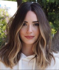 Front Hair, Shoulder Hair, Brown Hair Balayage, Ombre Hair Color, Haircut For Thick Hair, Medium Hair Cuts, Hairstyles Medium, Shoulder Length Hair, Medium Length Hair Cuts