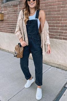 Black Overalls Outfit, Fall Overalls, Overalls Outfits, Womens Overalls, Mode Hippie, Overall Outfit, Overalls Outfit, Black Overalls, Dresses Casual Fall