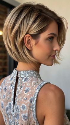 Short Bob Hairstyles Hair Bangs Short, Hair Bangs And Layers, Fine Hair Bangs, Hairstyles Professional, Choppy Bob With Bangs, Inverted Bob Short, Bangs And Layers, Grown Out Pixie, Lob Haircuts