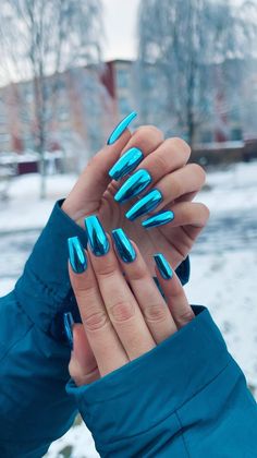 Cool down with icy blue chrome nails this winter! These bold, shimmering nails are inspired by frosty mornings and snowy landscapes. Perfect for the fashion-forward, they’ll add a pop of color and shine to your seasonal style. #IcyBlueNails #WinterChrome #FrostyVibes #BlueNailArt #WinterTrend Blue Chrome Winter Nails, Electric Blue Chrome Nails, Blue Chrome Christmas Nails, Icy Blue Chrome Nails, Holiday Nails Chrome, Winter Nails Chrome, Icy Nails Winter, Chrome Winter Nails, Winter Chrome Nails