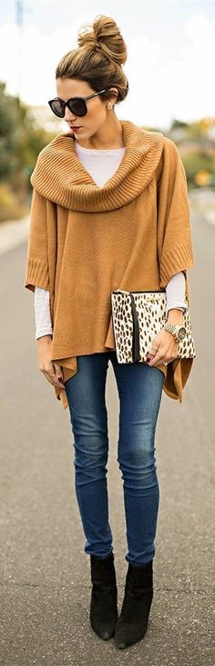 My Style: Casual Traveler Sweaters For Work, Poncho Outfit, Mode Tips, Style Sweaters, Outfit Chic, Street Style Trends, Outfit Trends, Looks Chic, 가을 패션