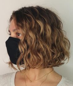 Wavy Hair Chin Length, Short Length Curly Haircut, Short Wavy Balayage Hair, Curly Hair Chin Length, Bob Natural Wavy Hair, Short Haircuts For Naturally Curly Hair, Wavy Chin Length Hair, Bob Cut For Curly Hair, Short Hair Perm Women