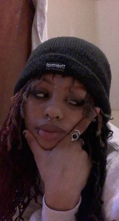 Black Grunge Makeup, Black Alternative Makeup, Black Grunge Girl, Emo Black Women Makeup, Black Women Grunge Makeup, Black Emo Girl, Grunge Girl Aesthetic, Black Alt Girl Make Up, Trad Goth Makeup Poc