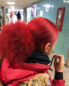 Dyed Red Natural Hair, Natural Hairstyles For Dyed Hair, Red Hair Natural Hairstyles, Red And Black Natural Hair, Black Girls With Red Hair Dyed, Dyed Hair Inspiration Red, Dyed Hair Inspiration For Dark Skin, Red Hair Black Women Natural, Red Dye Hair