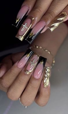 Gold N Black Nails, Brent Faiyaz Nails, Black N Gold Nails, Nail Ideas Vacation, 2025 Nail Trends, Black Frenchies, Hottest Nail Trends, Chrome Designs