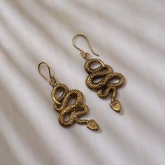 Minimalist Snake Earrings, Edgy Earrings, Animal Earrings, Earrings, Fine Jewelry, handmade jewelry,  gift for her METAL :- Brass ❥ Customers satisfaction is our biggest priority, please contact us with any questions/queries for future or existing orders, and we will do our best to make sure you are happy with your order. ♥ Please Make Sure to Include The Correct Address During Before Order. You Can return Item within 30 Days After Successful Delivery. We Offer 100% Money Back Guarantee If You N Earrings Grunge, Earrings Edgy, Grunge Earrings, Edgy Earrings, Snake Earrings, Mismatched Earrings, Animal Earrings, Handmade Jewelry Gift, Fine Jewelry Gift