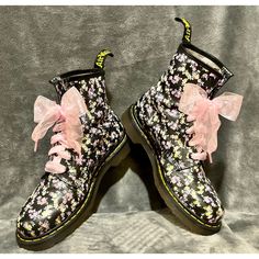 Vintage Y2k Dr Martens Lottie Patent Leather Dark Floral Lace Up Combat Boots Womens Us9 Uk7 With Cute Sheer Pink Ribbon Laces *Rare Collectors Item* Open To Offers:) Retro Lace-up Boots For Spring, Retro Lace-up Spring Boots, Cute Leather Boots For Spring, Synthetic Boots With Laces For Spring, Spring Synthetic Boots With Laces, Cute Multicolor Spring Boots, Ribbon Laces, Lace Up Combat Boots, Outfit Mujer