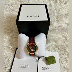 Gucci Watch Unisex Excellent Condition Complete Inclusion Gucci Watch, Gucci Accessories, Accessories Watches, Limited Time, Conditioner, Women Accessories, Gucci, Green, Red