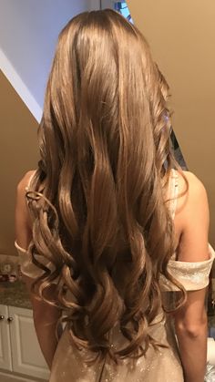 Ends Of Hair Curled, Curles Hair Styles, Curled Long Hairstyles, High School Formal Dresses, Curled Ends Hairstyles, Volume Curls Long Hair, Curled Hair Ideas, Bottom Curls, Brown Curled Hair