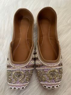 Product details:- A pair of  mojaris/jutti.  Upper material :- synthetic .  cushioned and footbed . Textured and patterned outsole . Size :-39 Bollywood Embroidered Flats, Bollywood Style Embroidered Flats For Navratri, Jutti Flats, Phulkari Dupatta, Punjabi Jutti, Deodorant Spray, Brown Kraft, Pastel Pink, Slip On