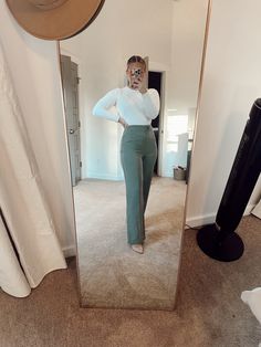 #officewear #office #professional #pants #pump Accountant Work Outfits, Law Office Interview Outfit, Accounting Outfits Style, Pharmaceutical Rep Outfit, How To Style Trousers Women Casual, Desk Job Outfits, Front Desk Receptionist Outfit, Social Worker Outfits For Women, Cute Business Professional Outfits