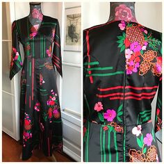 Amazing costume made bias cut 70s satin maxi dress with floral pattern and original asymmetrical long sleeves. Metal zip at the back. Not lined In excellent vintage condition. Size: S Measurements Bust: up to 98 cm/ 38,5'' Waist: 78 cm/31'' Hips: 108 cm/42,6'' Length:137 cm/54'' Has been freshly laundered so is ready to wear. National and International shipping signed for with tracking number for all items of this shop. If you have any questions please feel free to contact me. 1970s Style Spring Evening Maxi Dress, Vintage Floral Print Maxi Dress For Evening, Retro Long Sleeve Maxi Dress With Vintage Print, Vintage Long Sleeve Maxi Dress For Party, Spring Long Sleeve Bias Cut Maxi Dress, Vintage Silk Maxi Dress With Long Sleeves, Vintage Silk Long Sleeve Maxi Dress, Vintage Silk Maxi Dress, Vintage Silk Maxi Dress For Party