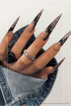 Unleash your inner rebel with these gothic nails that are perfect for any nail type, occasion, and season! Whether you prefer short or long nails, these simple yet striking designs will give you all the inspiration you need to create the perfect punk look. The dark, black, red, and purple shades will add a touch of edginess to your style. So, get ready to rock your gothic side with these bold and beautiful nails! Grunge Nail Ideas, Gothic Nail Designs, Acrylic Nail Designs Classy, Nail Training, Acrylic Nails Stiletto, Stilleto Nails Designs, Long Stiletto Nails, Edgy Grunge