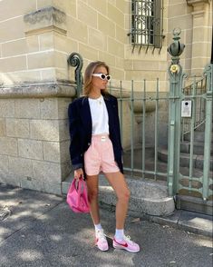 Styling Pink Sneakers Outfit, Nike Cortez Street Style, Pink Cortez Outfit, Cortez Nike Outfit, Nike Cortez Outfit Woman, Nike Cortez Green, Nike Casual Outfit, Pink Sneakers Outfit, Nike Cortez Outfit